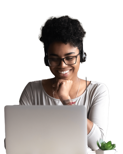 Donna Sorridente al pc